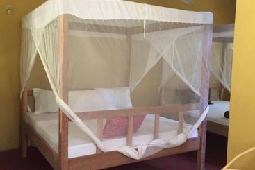 تختخواب و صبحانه Mpole Bungalows