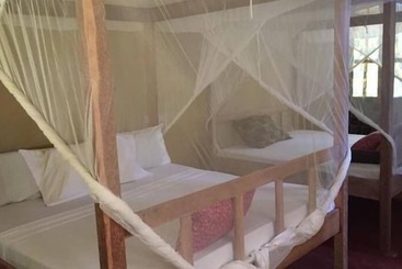 تختخواب و صبحانه Mpole Bungalows