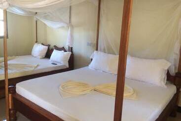 تختخواب و صبحانه Mpole Bungalows