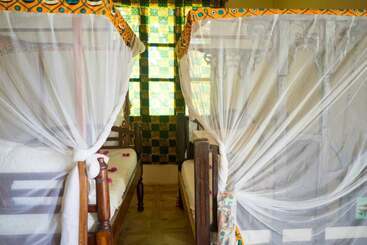 تختخواب و صبحانه Mpole Bungalows