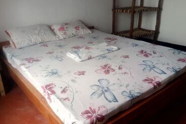 تختخواب و صبحانه Nyumbani Rest House