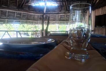تختخواب و صبحانه Nyumbani Rest House