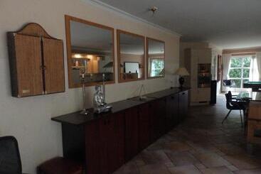 住宿加早餐  Short Stay Emmen