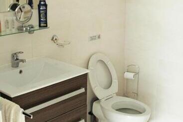 住宿加早餐  Short Stay Emmen