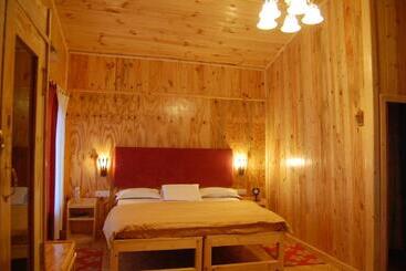 تختخواب و صبحانه Surya Holidays Kodaikanal