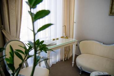 Boutique Spa Casino Hotel Lybid Plaza