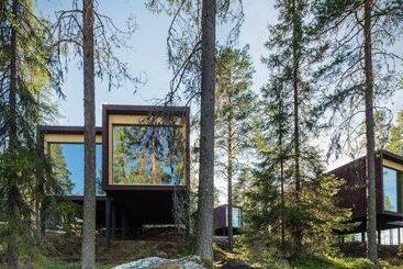هتل Arctic Treehouse