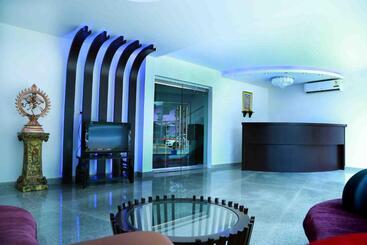 هتل Chandana Inn