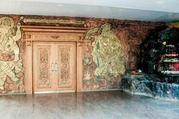 هتل Chandana Inn