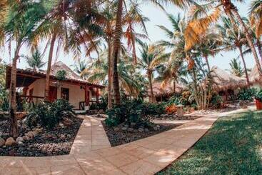 هتل Dos Mundos Pacific Resort