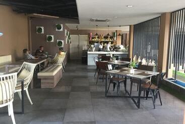 Akshaya Hotel Karawang