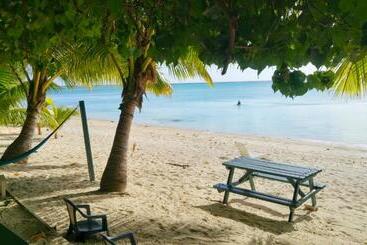 هتل Matriki Beach Huts