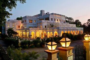 هتل Neemrana S Baradari Palace