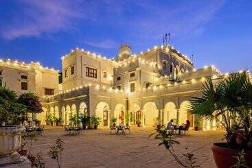 هتل Neemrana S Baradari Palace