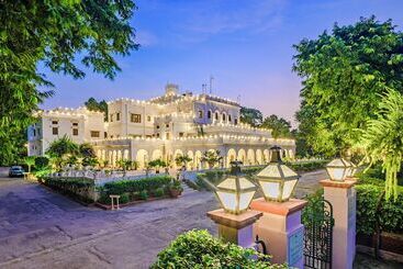 هتل Neemrana S Baradari Palace