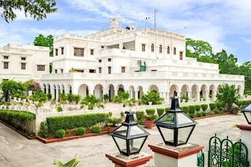 هتل Neemrana S Baradari Palace