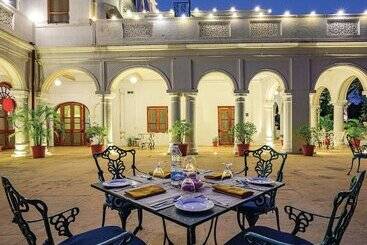 هتل Neemrana S Baradari Palace
