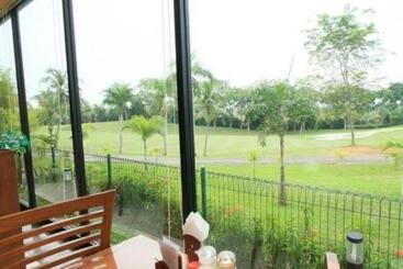 هتل Puri Kiic Golf View
