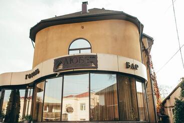 هتل Restaurant Lyube Plus