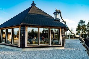 استراحتگاه Aurora Village Ivalo