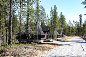 استراحتگاه Aurora Village Ivalo