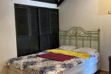 پانسیون Old Bells Hostel Santa Ana