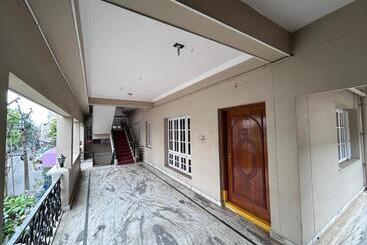 تختخواب و صبحانه Wings Nest