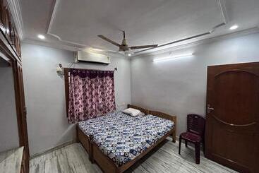 تختخواب و صبحانه Wings Nest