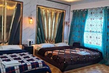هتل Baktoos Inn