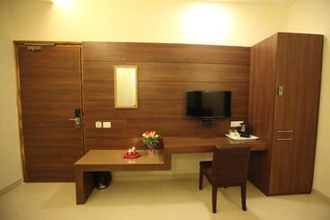 هتل Golden Fern