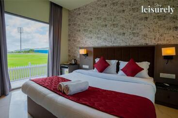 호텔 Stay Leisurely   Pavilion By The Hills, Lonavala   Stadium View Rooms