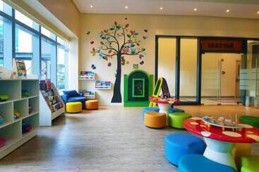 Luxestaysmnl Parisian Charm 1br Suite Pool Gym 400mbps Wifi Netflix Amazing City View