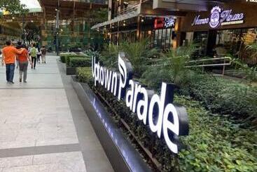Luxestaysmnl Parisian Charm 1br Suite Pool Gym 400mbps Wifi Netflix Amazing City View