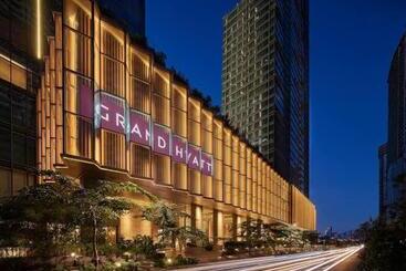 Luxestaysmnl Parisian Charm 1br Suite Pool Gym 400mbps Wifi Netflix Amazing City View
