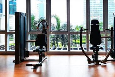 Luxestaysmnl Parisian Charm 1br Suite Pool Gym 400mbps Wifi Netflix Amazing City View