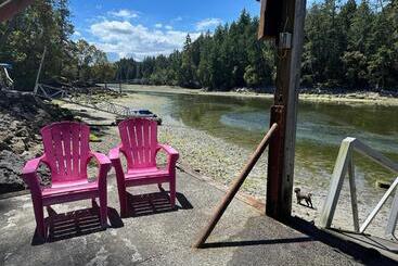 پانسیون Thetis Island Get Away Cottage