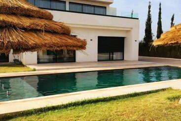 پانسیون Villa Et Piscine, Avec Suites Indépendantes, Proche De Casablanca