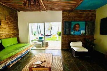 تختخواب و صبحانه Coco House By Be Happy