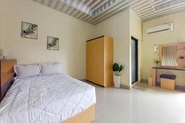 فندق Aroel Homestay Mitra Reddoorz