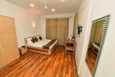 هتل Chinar Inn