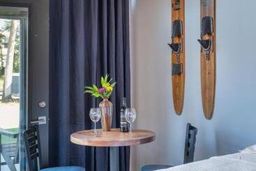 Отель Pebble Bay Club Suites