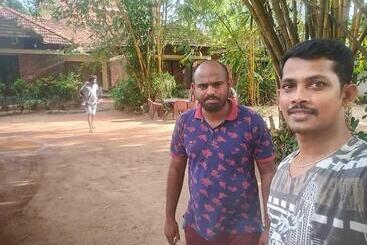هتل Zoz Alappuzha