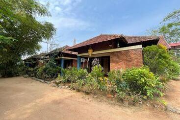 هتل Zoz Alappuzha