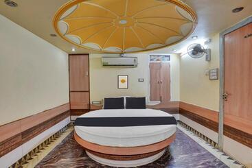 Oyo Hotel Shree Goverdhan Palace