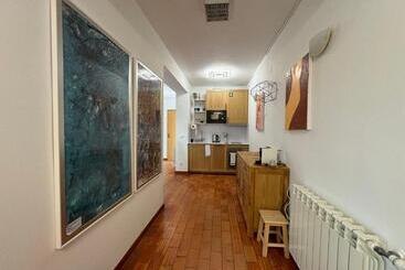 پانسیون Aomo Art Space Hostel