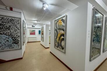 پانسیون Aomo Art Space Hostel