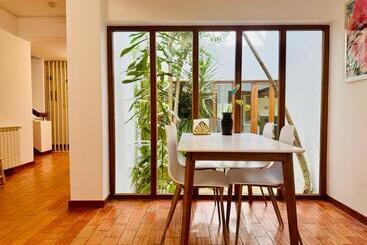پانسیون Aomo Art Space Hostel