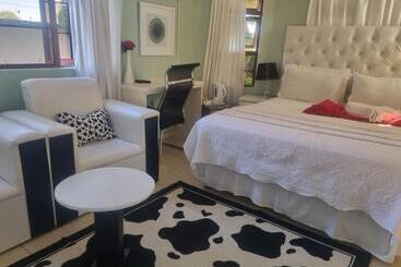 پانسیون Apelles Palace Guest House