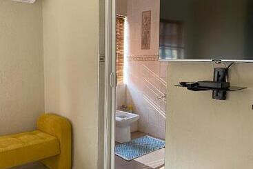 پانسیون Lizzards Villa Guest House