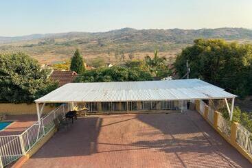 پانسیون Lizzards Villa Guest House